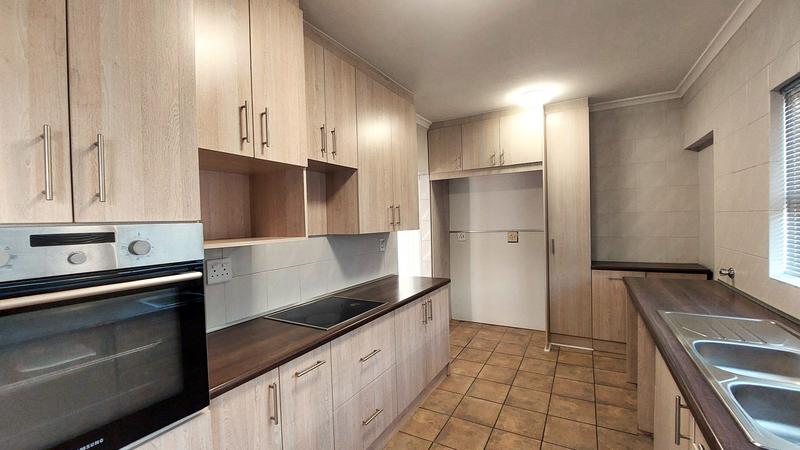 To Let 3 Bedroom Property for Rent in Schoongezicht Western Cape